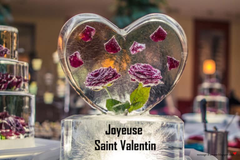 Carte Saint Valentin romantique avec cœur et fleurs pour exprimer lamour.