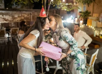 11 Textes pour dire : Joyeux anniversaire, ma fille chérie Cadeau d'anniversaire pour ma fille, joyeux anniversaire ma fille.