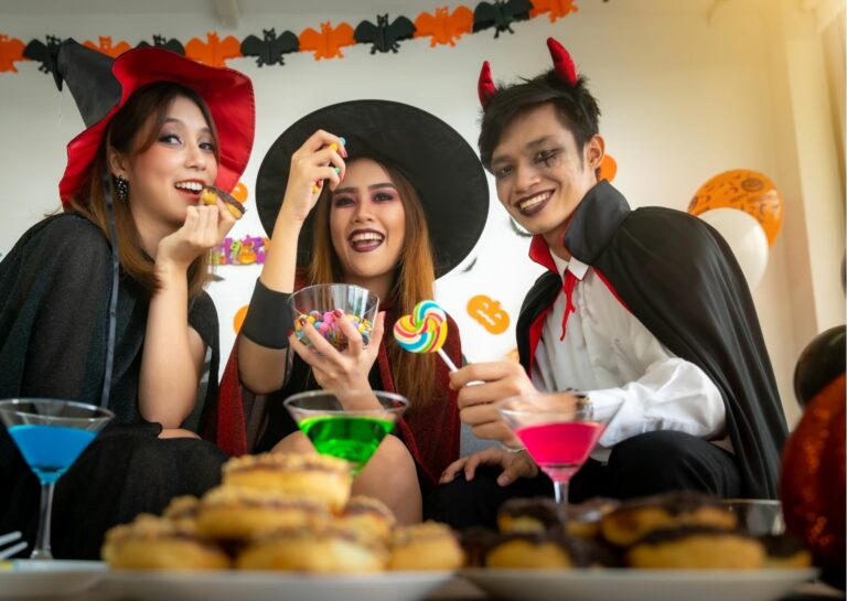 Halloween, la célébration festive des frissons et des costumes effrayants.